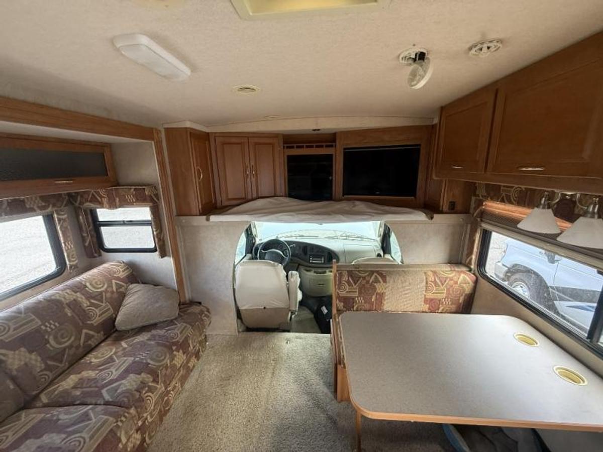 Used Used 2006 Itasca Spirit 29B