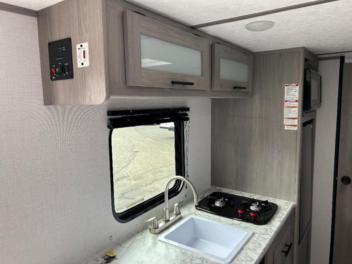 Used Used 2023 Dutchmen RV Coleman 17B