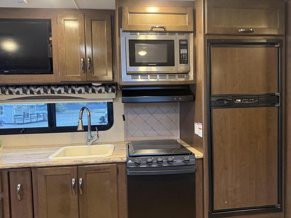 Used 2017 Thor Ace 30.1