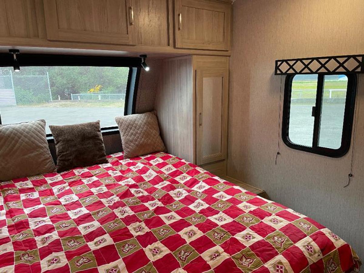 Used Used 2020 Coachmen RV Freedom Express Ultra Lite 246RKS