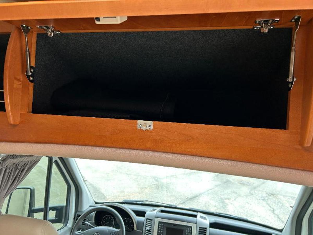 Used Used 2015 Leisure Travel Vans Unity 24MB 24MB