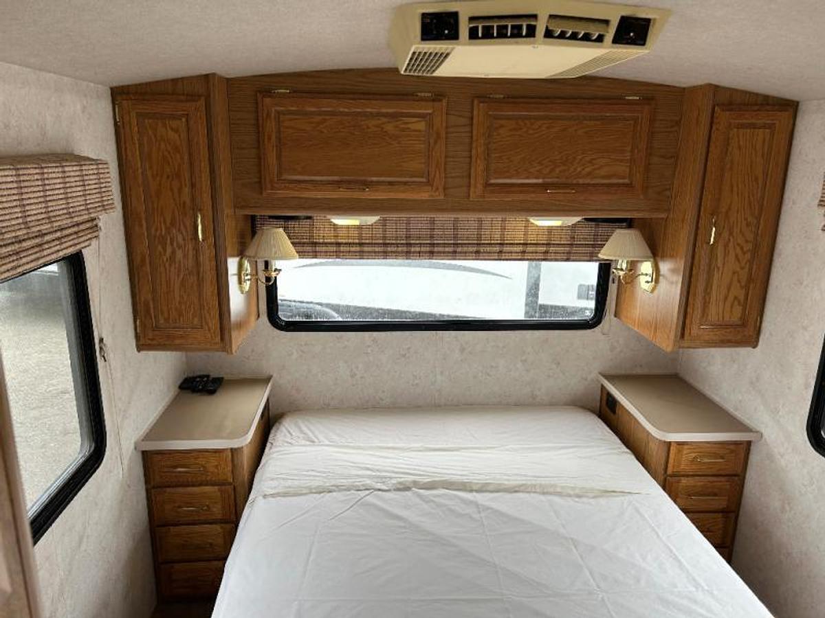 Used Used 1995 Fleetwood RV Bounder 32H