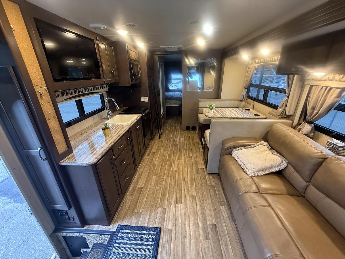 Used 2017 Thor Ace 30.1