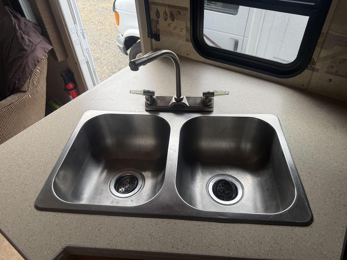 Used 2006 Forest River RV Sunseeker 3100