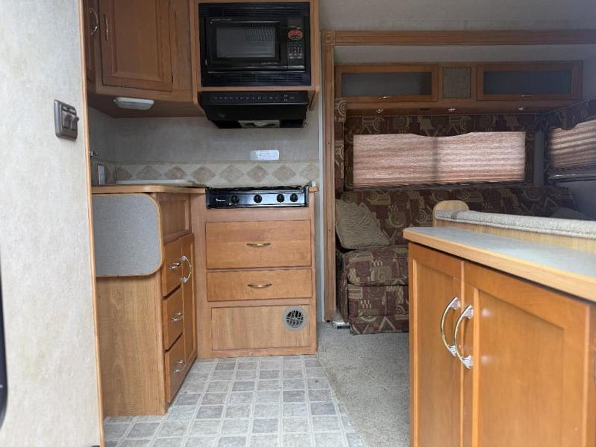 Used Used 2006 Itasca Spirit 29B