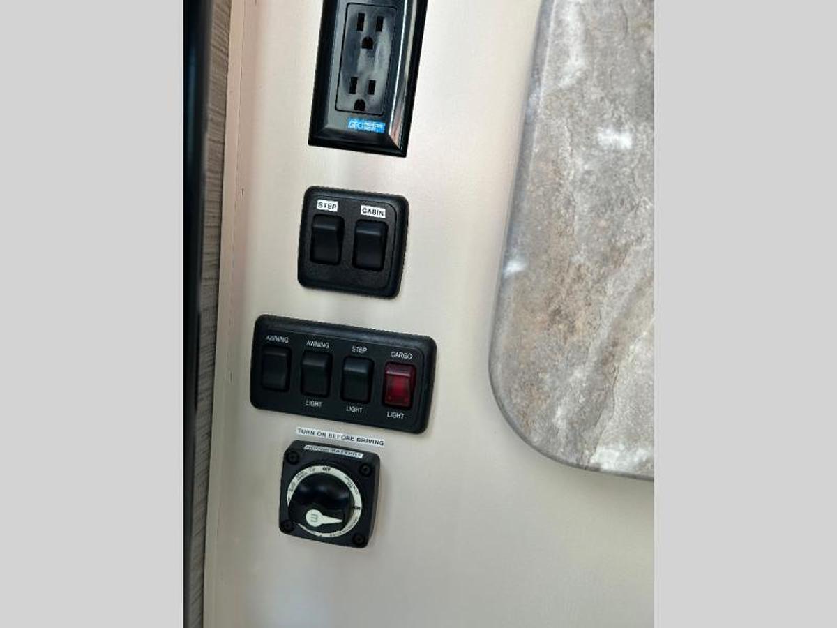 Used Used 2023 Thor Motor Coach Four Winds 25V