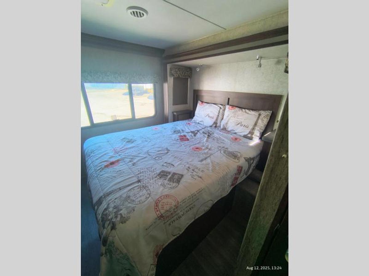 Used Used 2017 Forest River RV Sunseeker 2860DS Ford