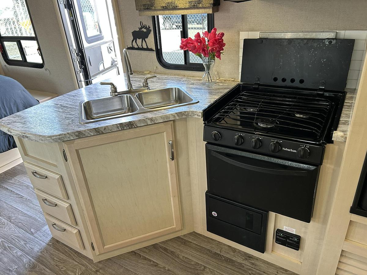 Used 2019 Winnebago Minnie 2201MB
