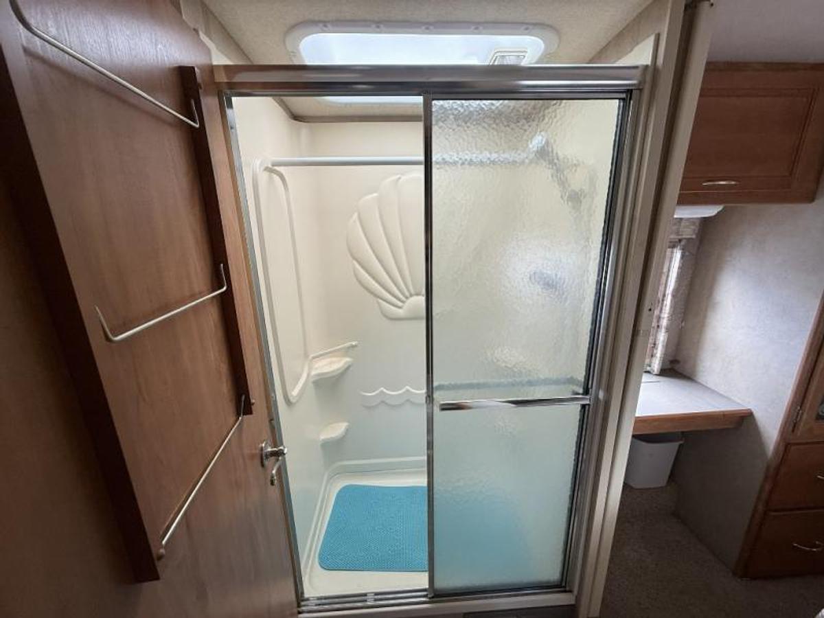 Used Used 2006 Itasca Spirit 29B