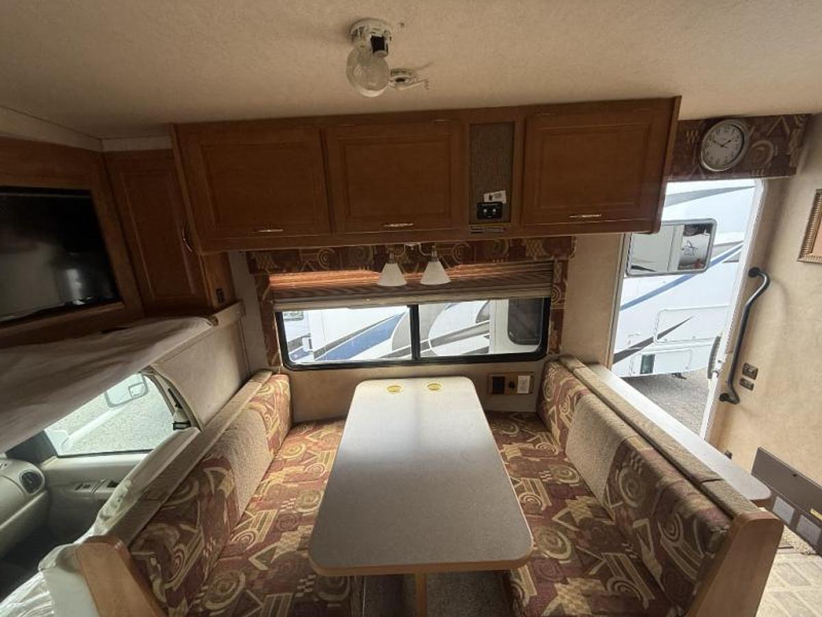 Used Used 2006 Itasca Spirit 29B