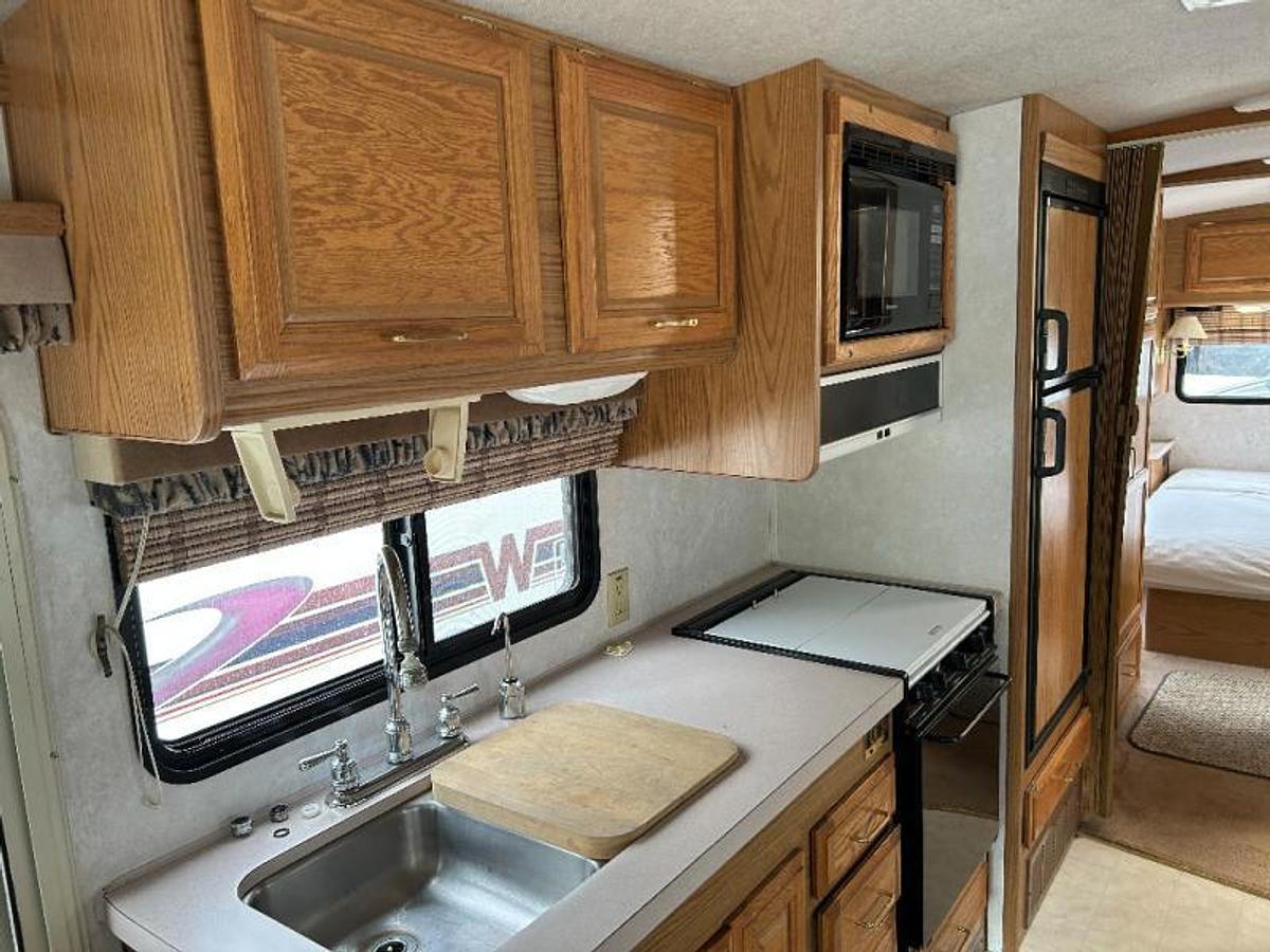 Used Used 1995 Fleetwood RV Bounder 32H