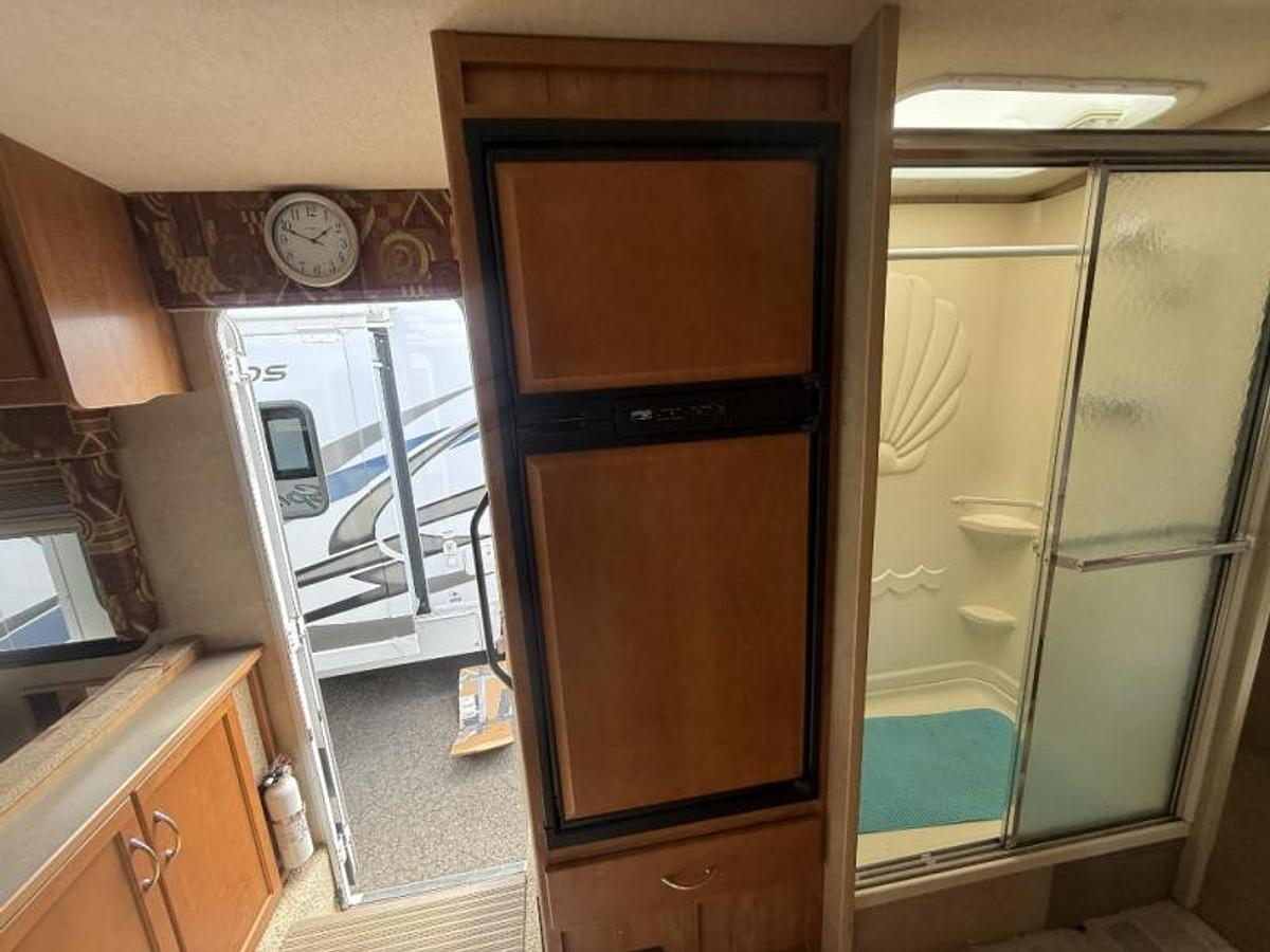 Used Used 2006 Itasca Spirit 29B