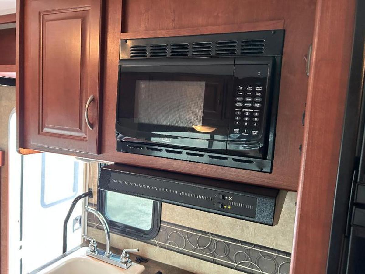 Used Used 2014 Winnebago Minnie Winnie 22R