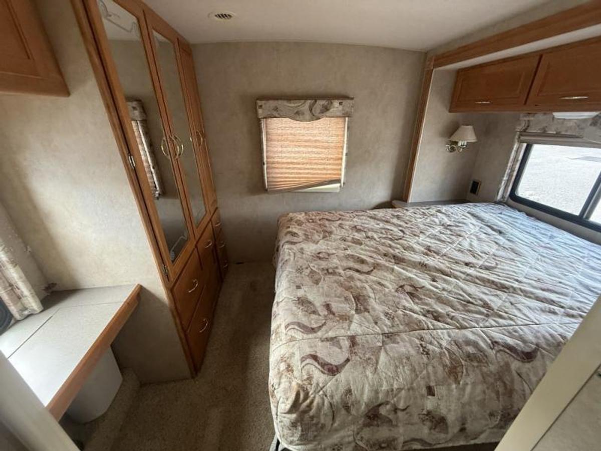 Used Used 2006 Itasca Spirit 29B