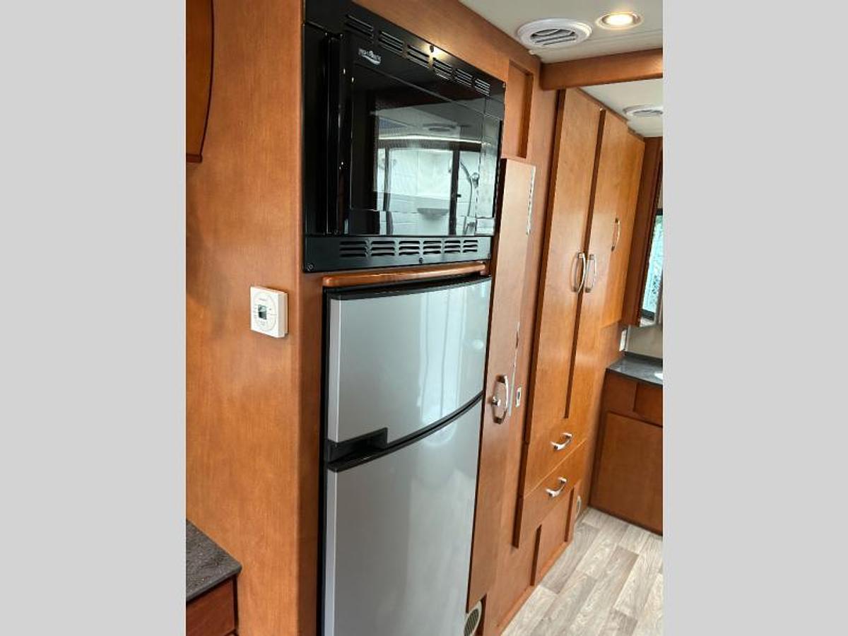 Used Used 2015 Leisure Travel Vans Unity 24MB 24MB