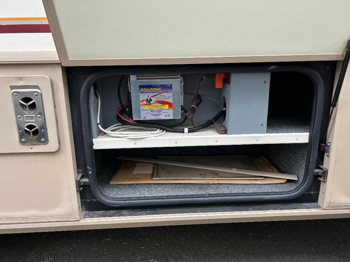 Used Used 1995 Fleetwood RV Bounder 32H