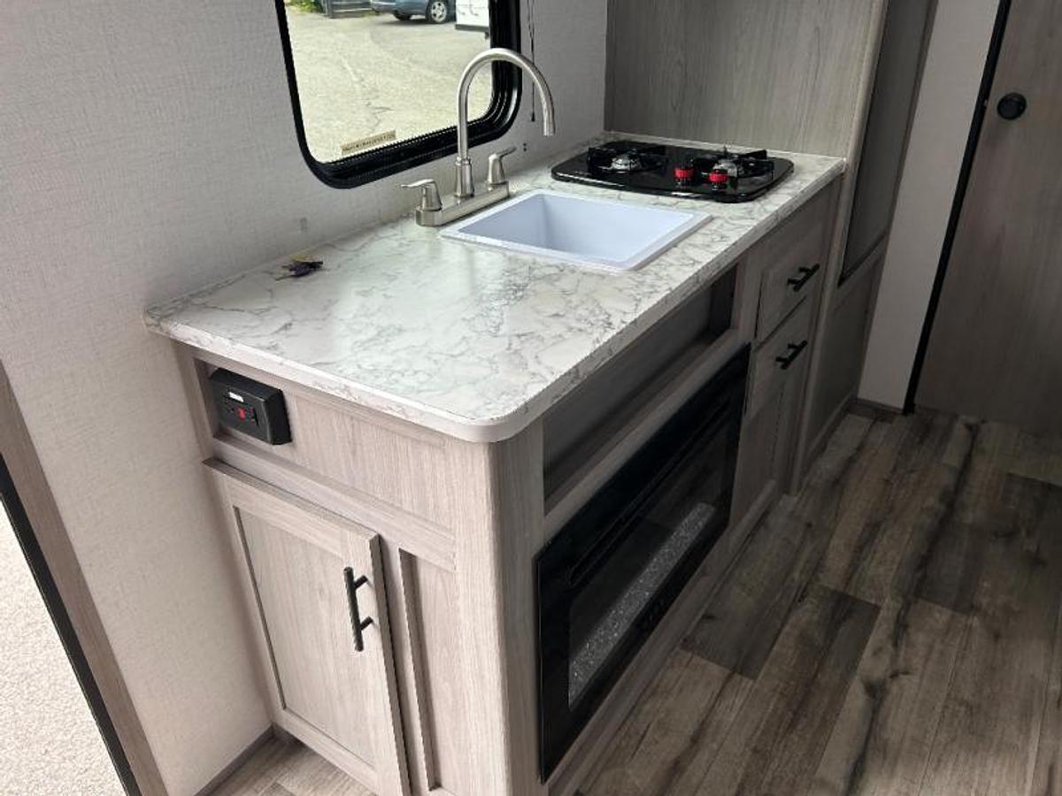 Used Used 2023 Dutchmen RV Coleman 17B