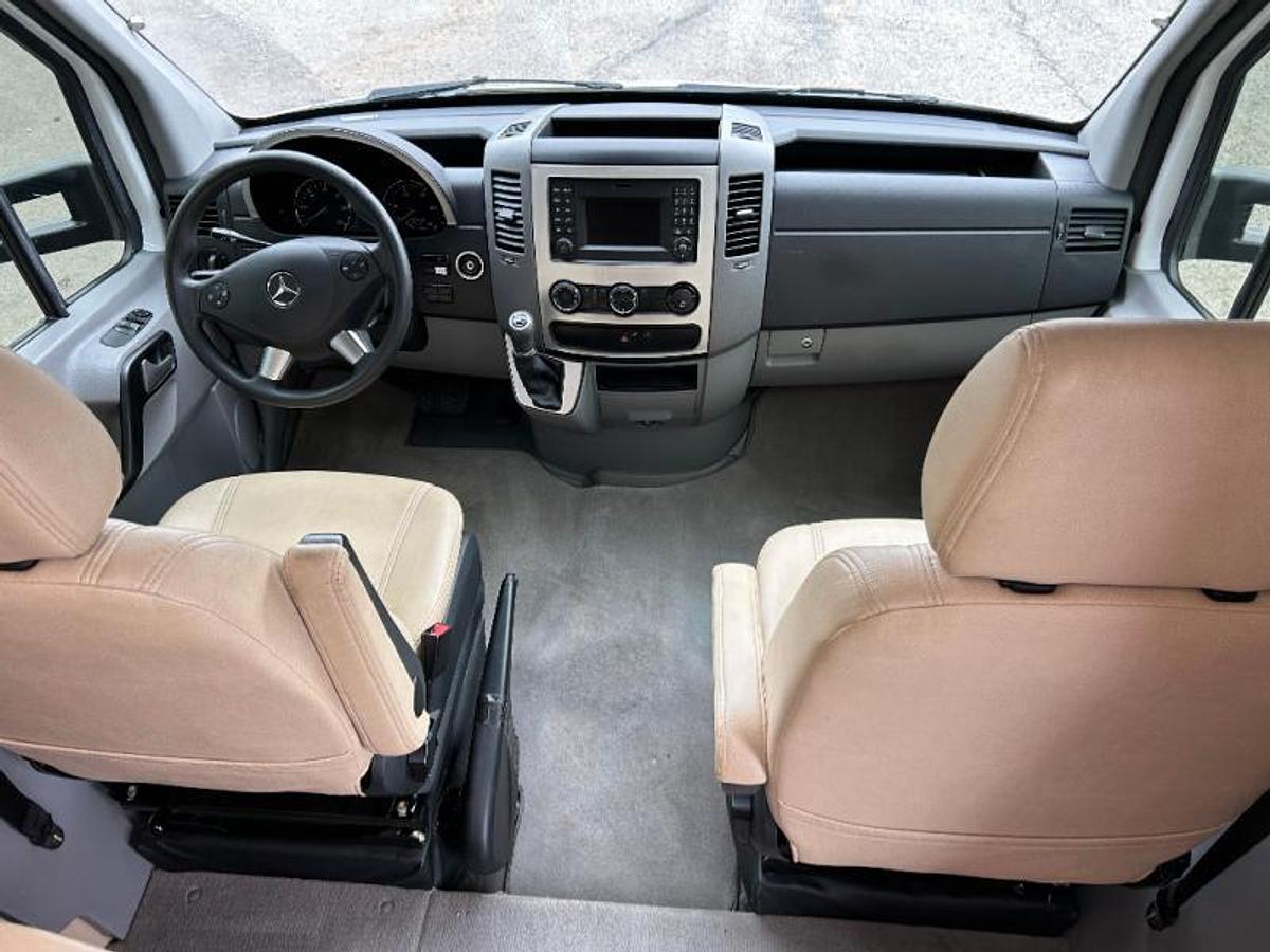 Used Used 2015 Leisure Travel Vans Unity 24MB 24MB