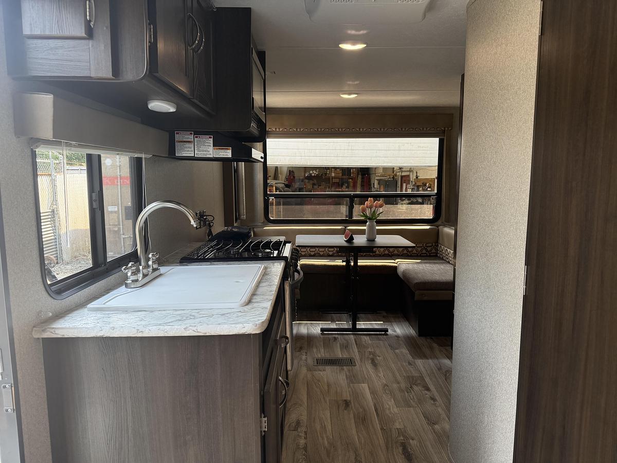 Used 2018 Keystone Springdale 202QBWE