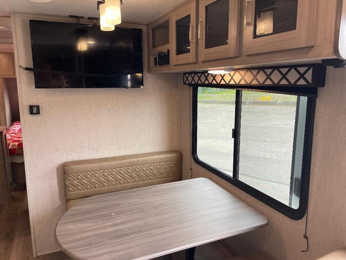 Used Used 2020 Coachmen RV Freedom Express Ultra Lite 246RKS
