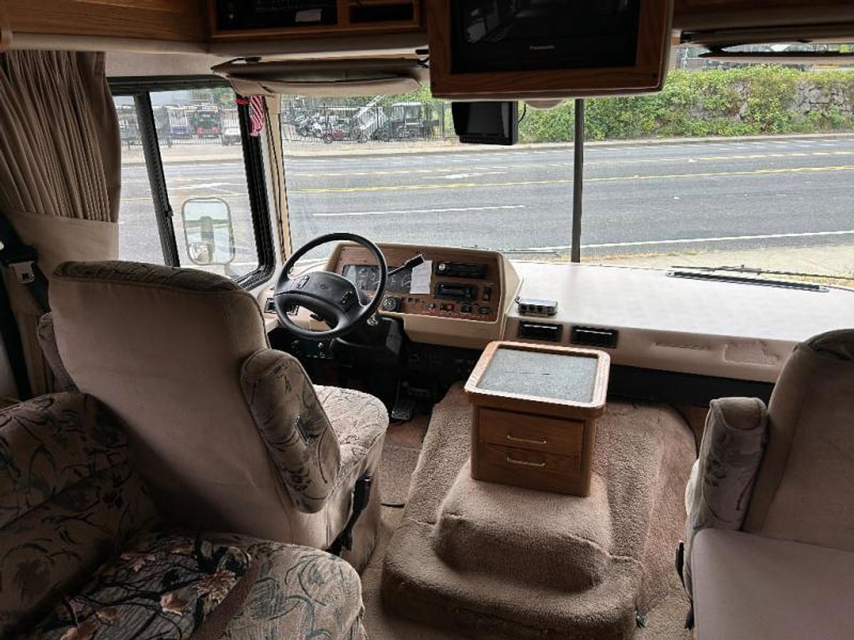 Used Used 1995 Fleetwood RV Bounder 32H