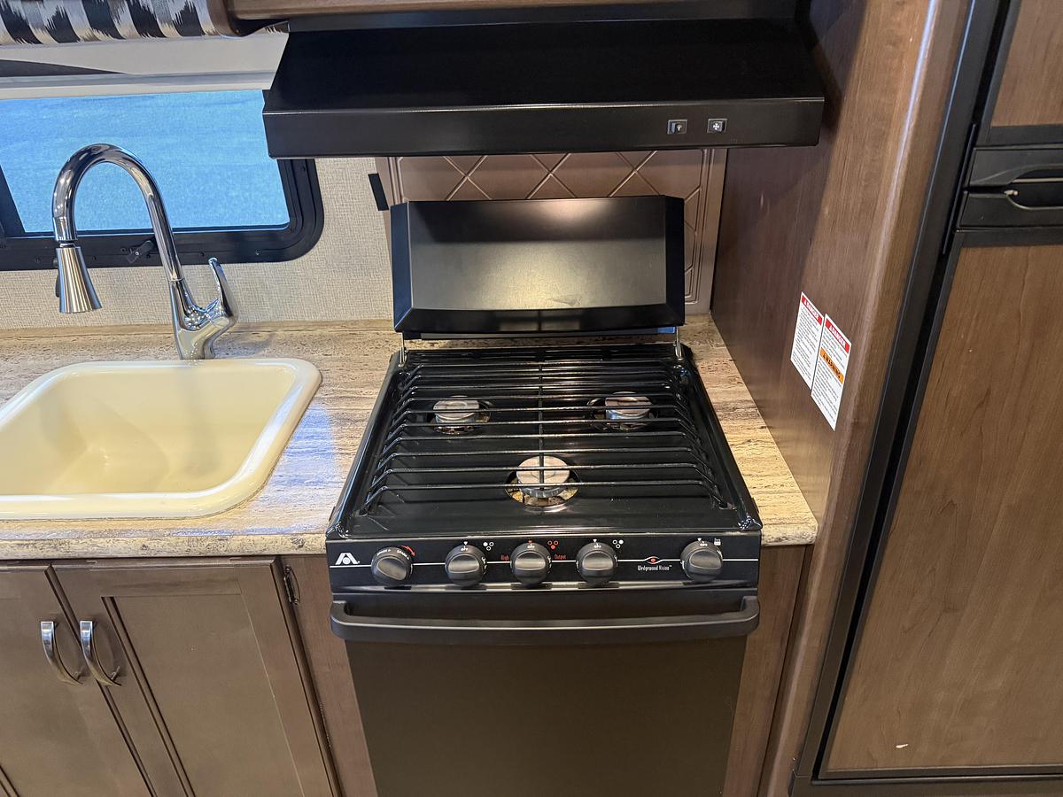 Used 2017 Thor Ace 30.1