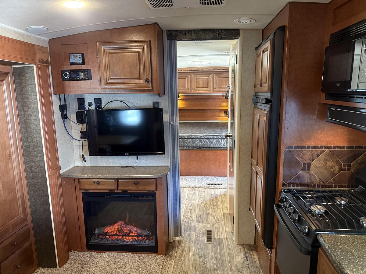 Used 2019 Northwood Arctic Fox 25Y