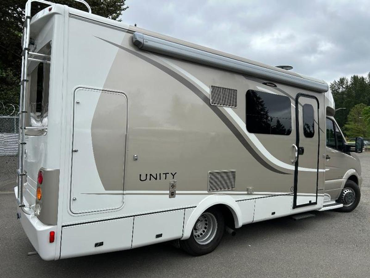 Used Used 2015 Leisure Travel Vans Unity 24MB 24MB