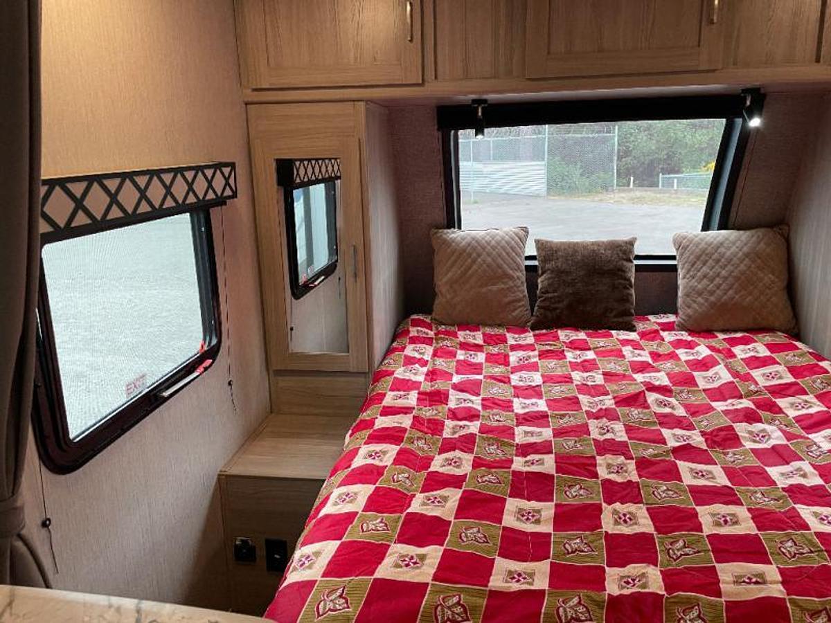 Used Used 2020 Coachmen RV Freedom Express Ultra Lite 246RKS
