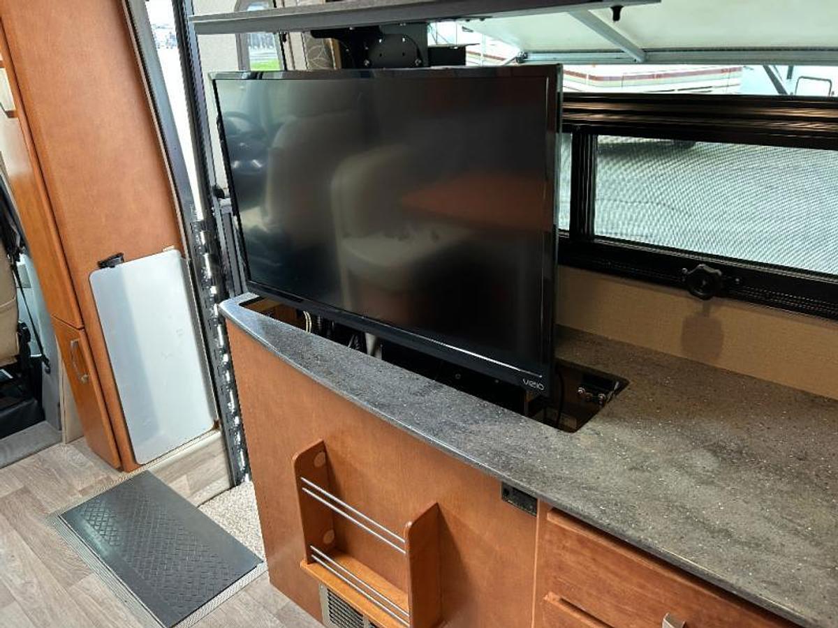 Used Used 2015 Leisure Travel Vans Unity 24MB 24MB