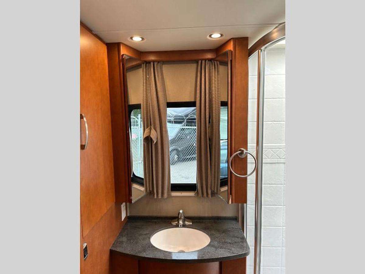 Used Used 2015 Leisure Travel Vans Unity 24MB 24MB