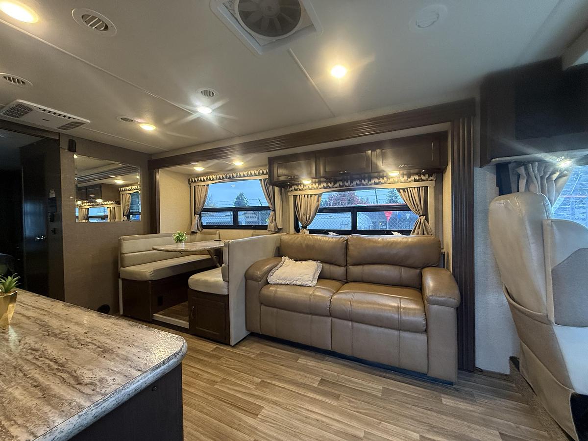 Used 2017 Thor Ace 30.1