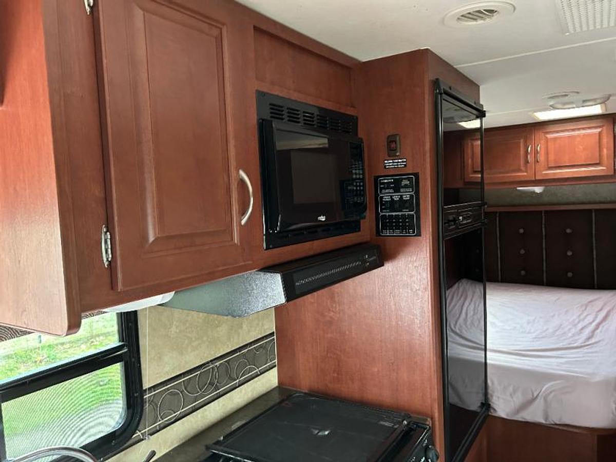 Used Used 2014 Winnebago Minnie Winnie 22R