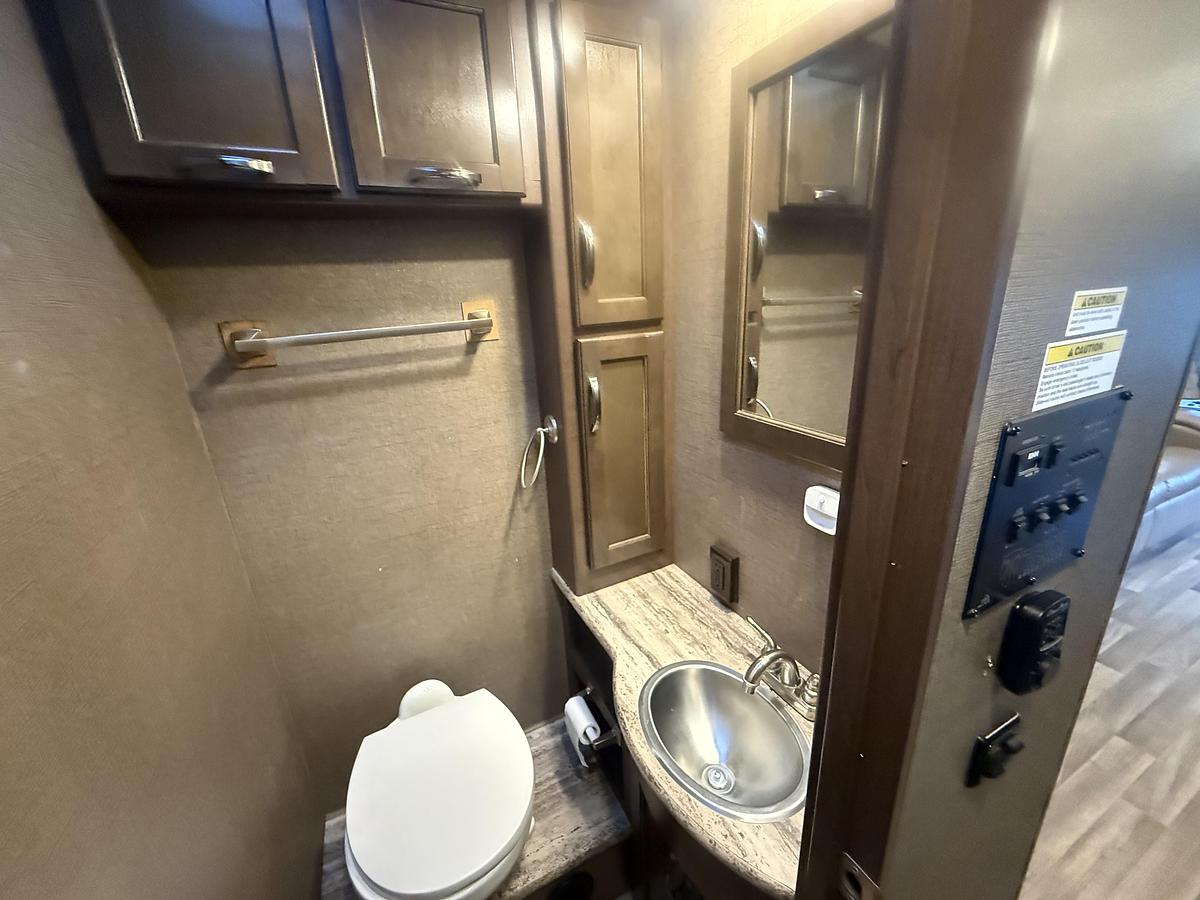 Used 2017 Thor Ace 30.1