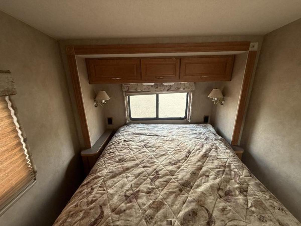 Used Used 2006 Itasca Spirit 29B