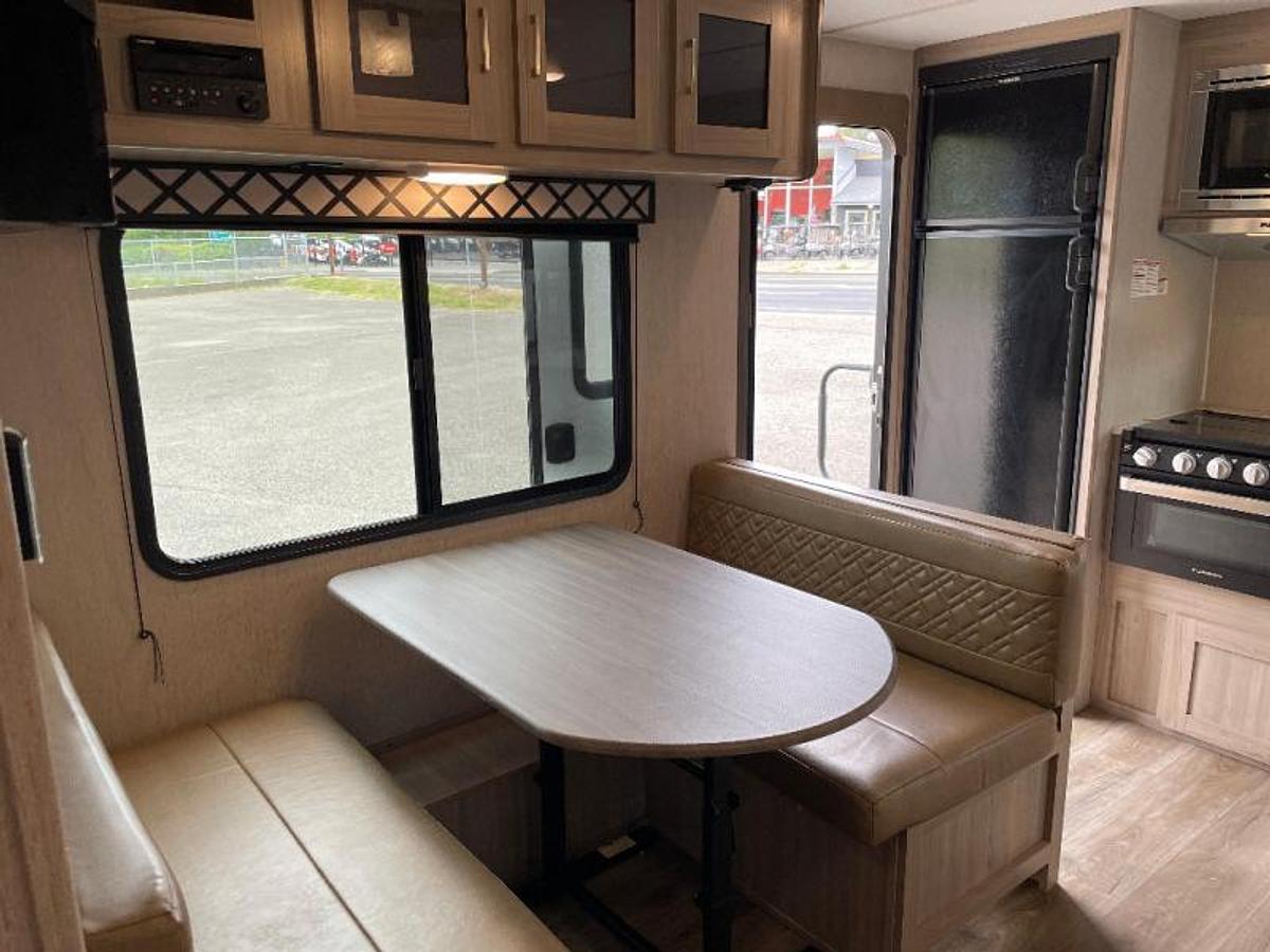 Used Used 2020 Coachmen RV Freedom Express Ultra Lite 246RKS