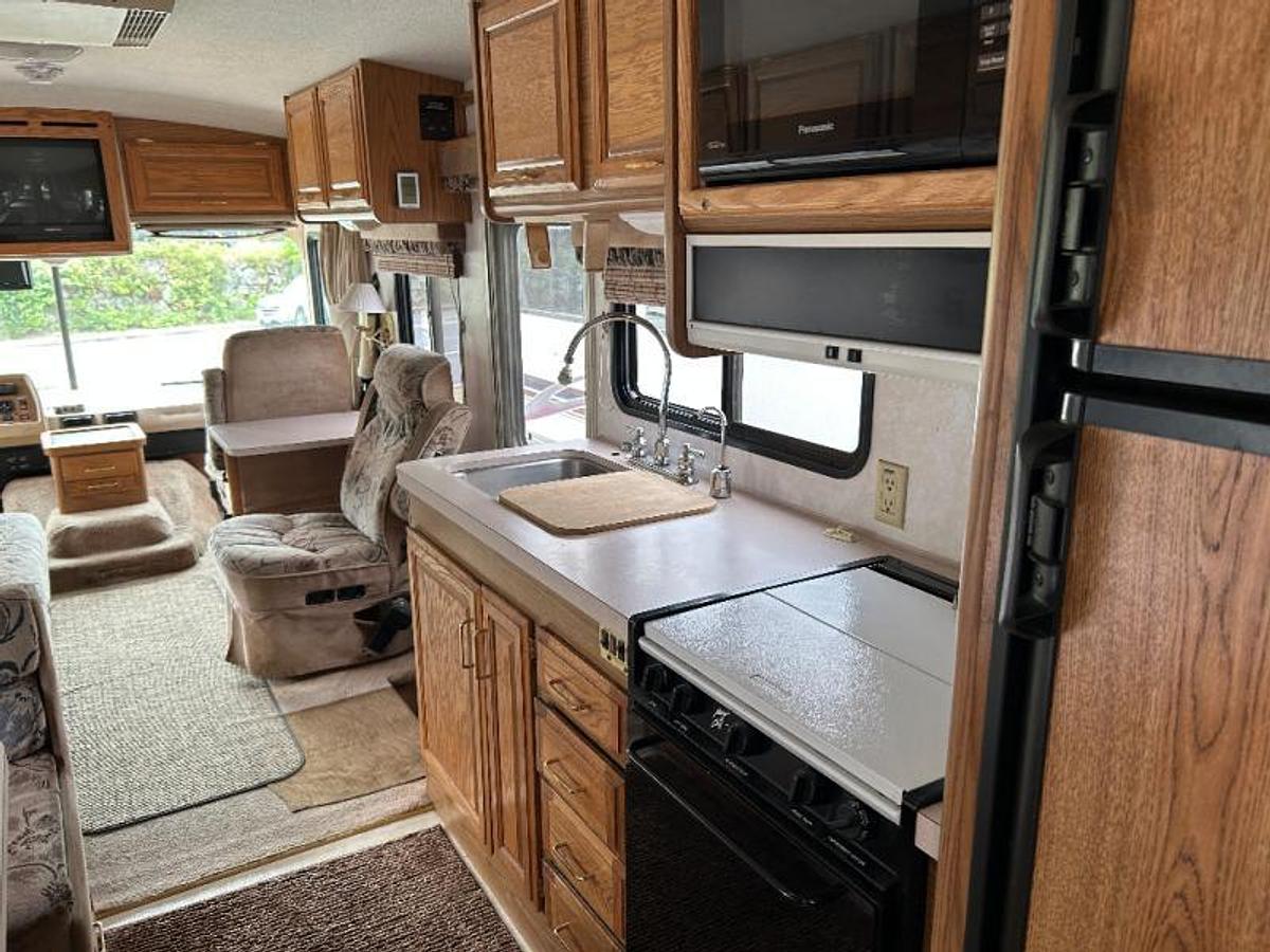 Used Used 1995 Fleetwood RV Bounder 32H
