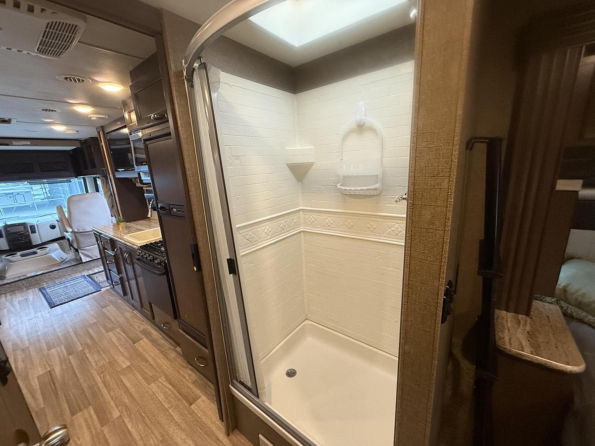 Used 2017 Thor Ace 30.1