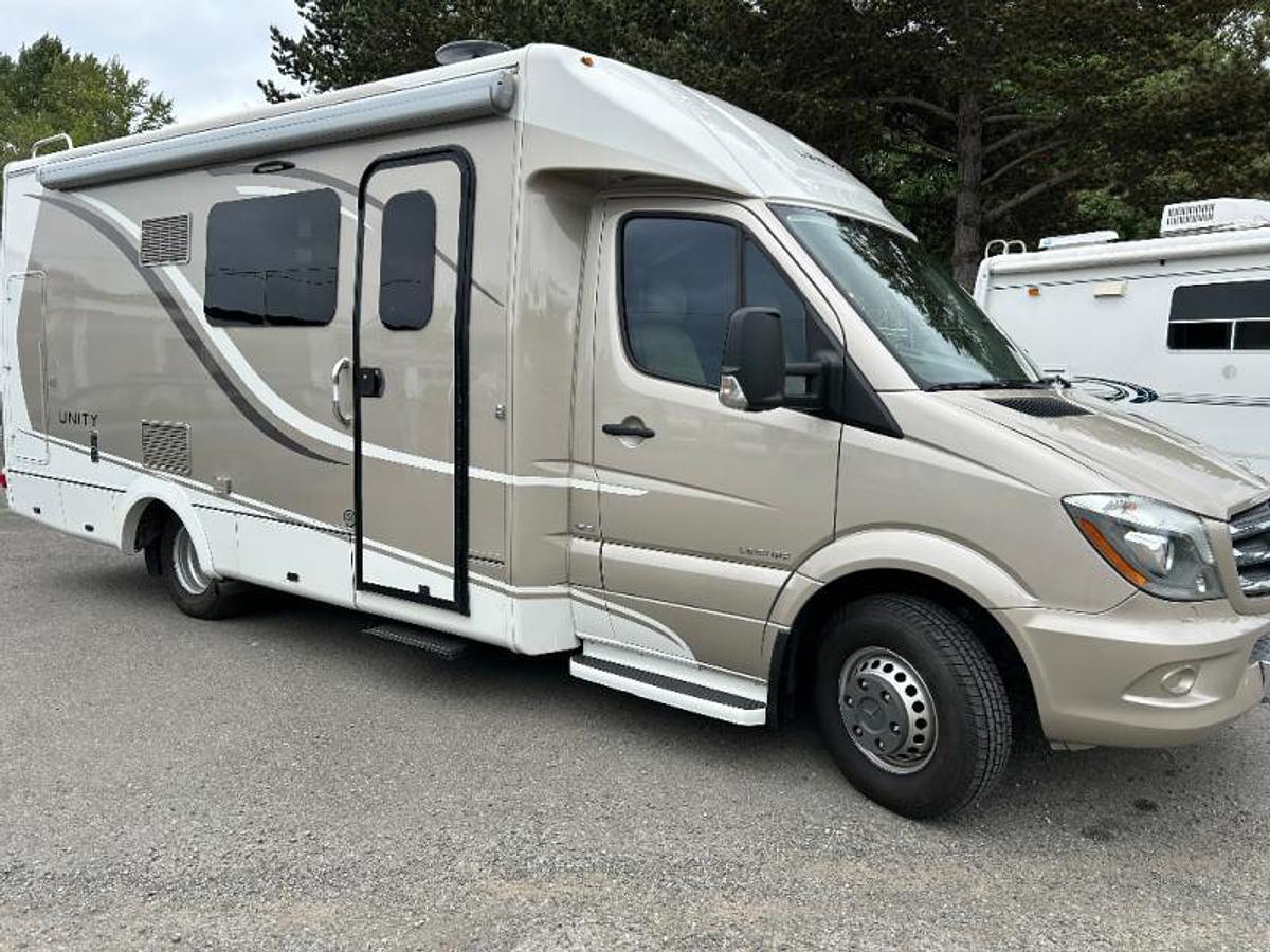 Used Used 2015 Leisure Travel Vans Unity 24MB 24MB