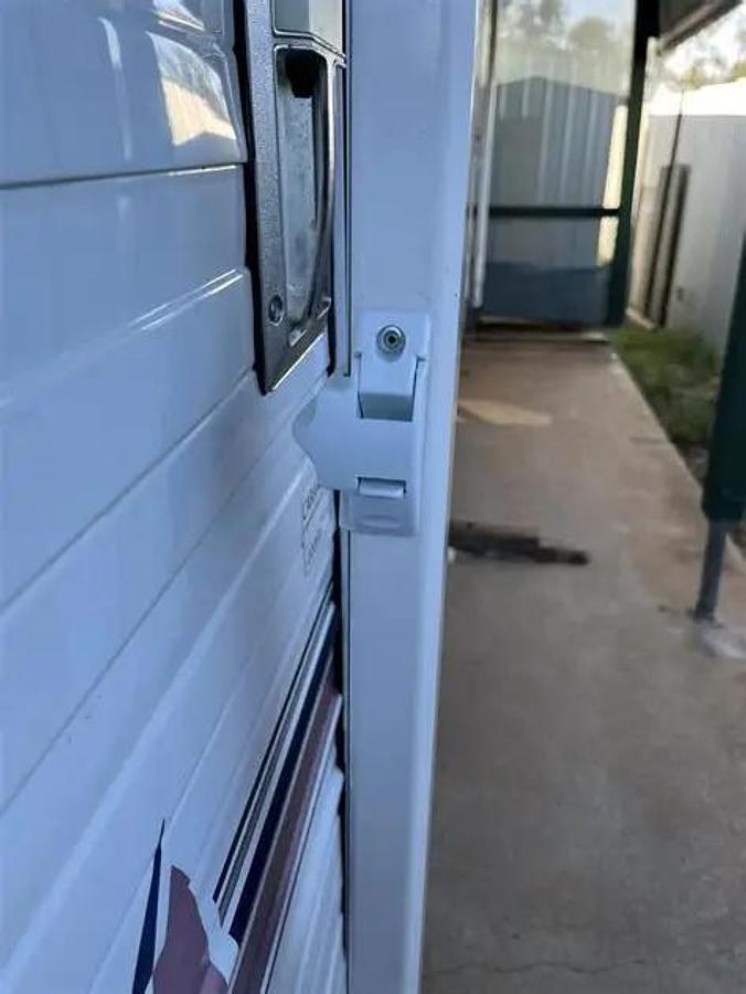 Awning Travel Lock, For Use With Spirit FX or Fiesta Awnings, White