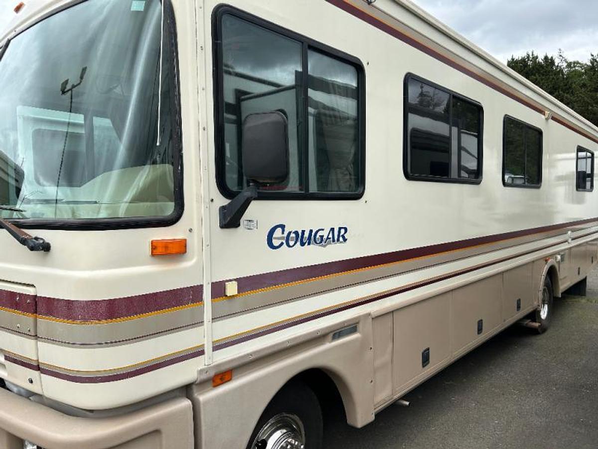 Used Used 1995 Fleetwood RV Bounder 32H