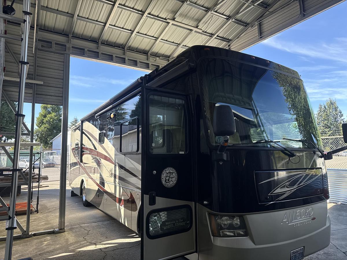 Used 2009 Tiffin Allegro Red QSA