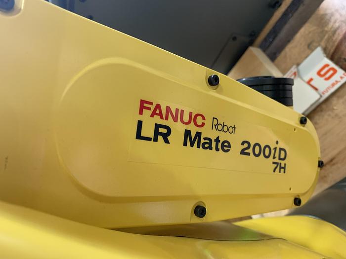 Used FANUC LR MATE 200iD/7H 5 AXIS CNC ROBOT WITH LR MATE R30iB CONTROLLER