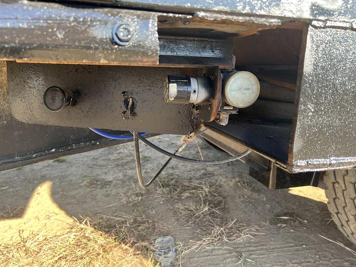 Used 2010 Dorsey 3 axle rolling tail trailer