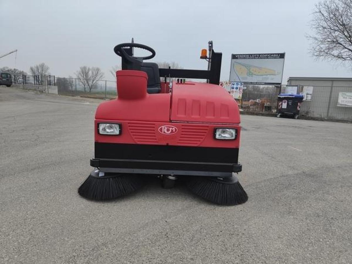 Refurbished REVISED RCm NOVE E TOP sweeper