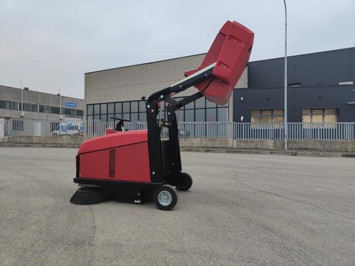 Refurbished REVISED RCm NOVE E TOP sweeper