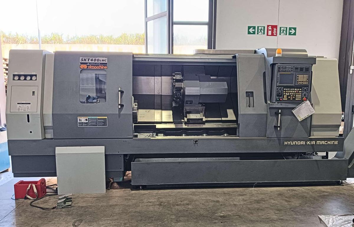 Used 2009 LATHE HYUNDAI model.SKT400LMC
