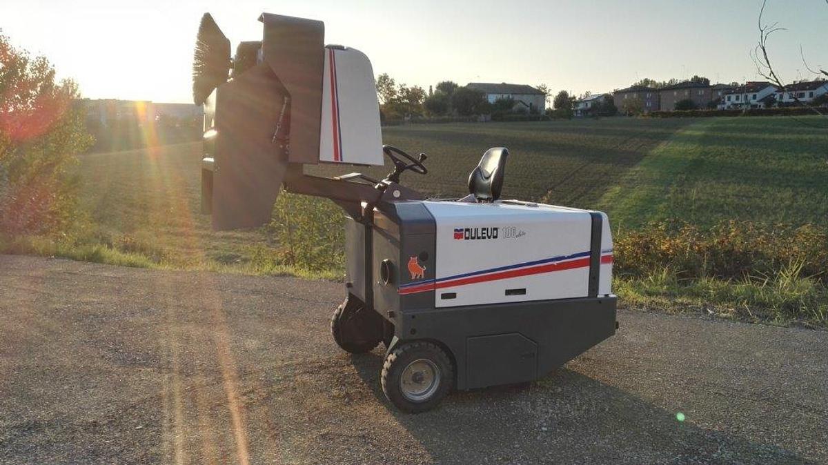Used INDUSTRIAL STREET SWEEPER DULEVO 100 EH