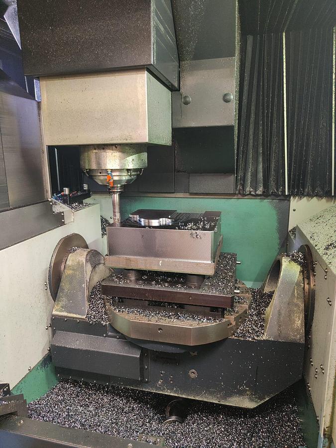 Usado CENTRO VERTICAL DOOSAN Mod. VC 630/5AX