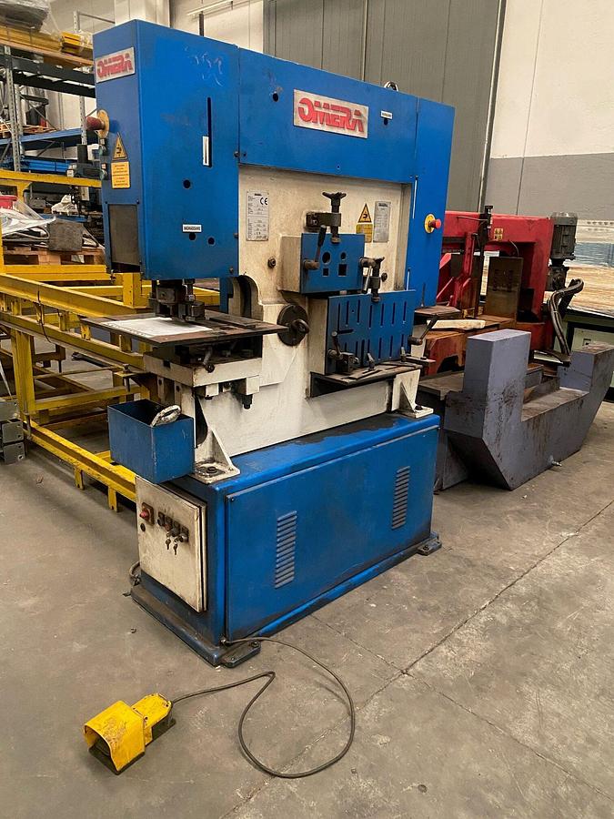 Used HYDRAULIC PUNCHING MACHINE BRAND OMERA MOD. OM 70 HY